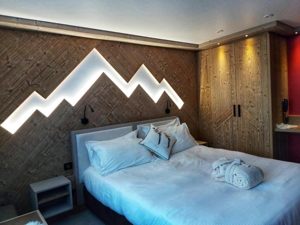 Hotel Les Sherpas Courchevel Exterior photo