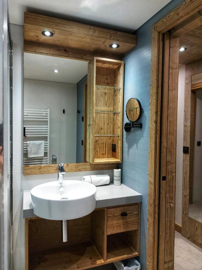 Hotel Les Sherpas Courchevel Exterior photo